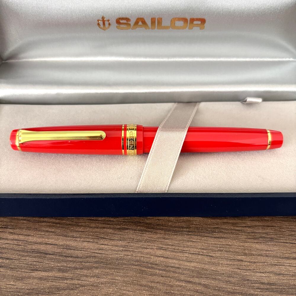Sailor Pro Gear Slim Red Autumn Sky - 14K Gold Medium Nib - Fountain Pen - Used